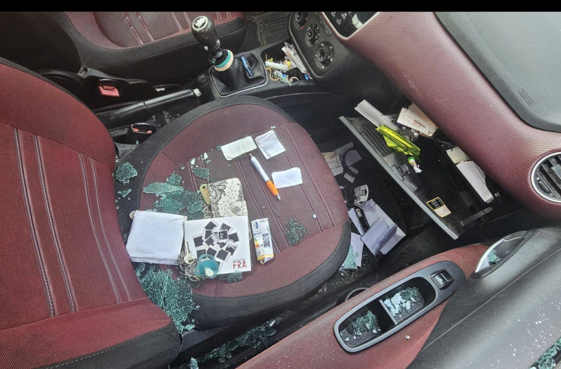 Raid vandalici a Brindisi, nel mirino le autovetture: distrutti vetri e deflettori