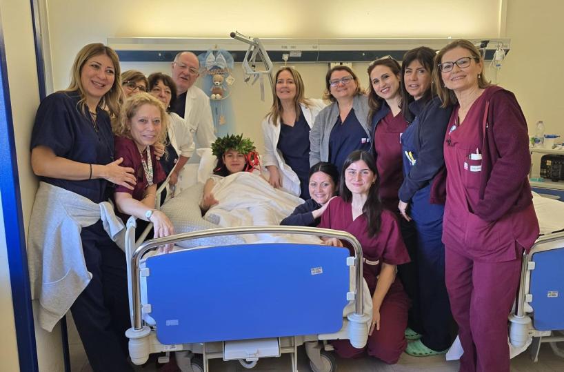 Lecce, discute la tesi di laurea da un letto d'ospedale e un'ora dopo partorisce: la storia al Vito Fazzi