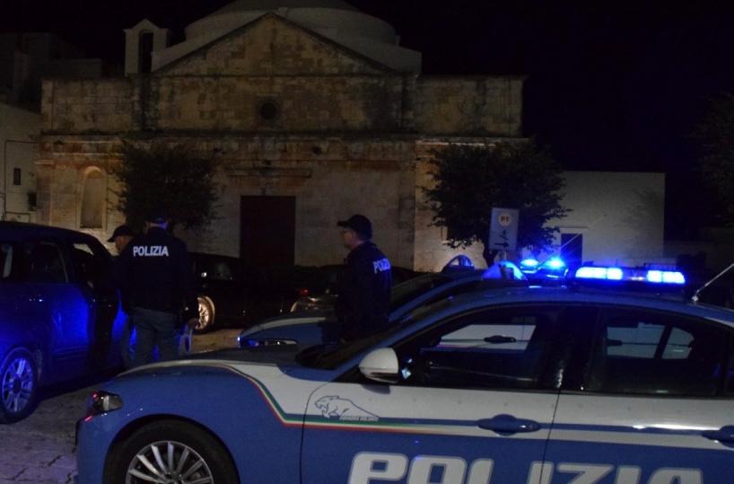 Ostuni, inseguimento notturno: recuperati un furgone e un motociclo rubati
