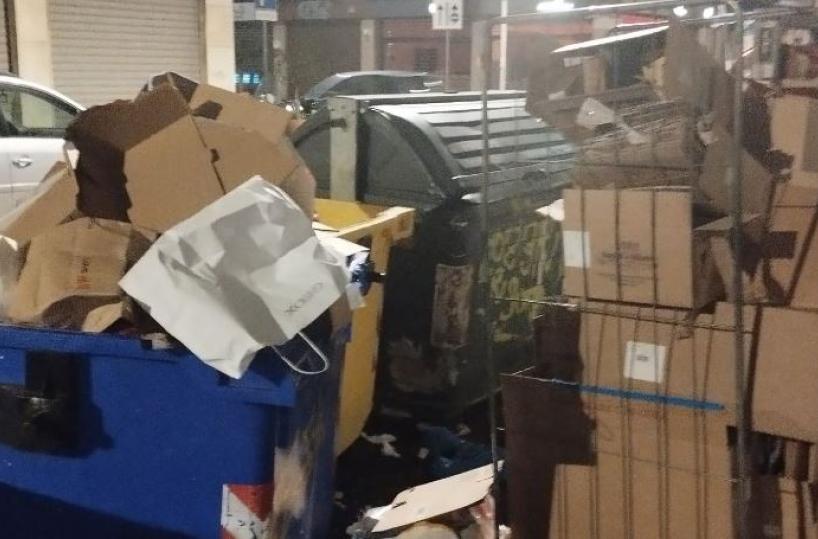 Bari, in centro &egrave; allarme spazzatura: Madonnella e Murat nel caos