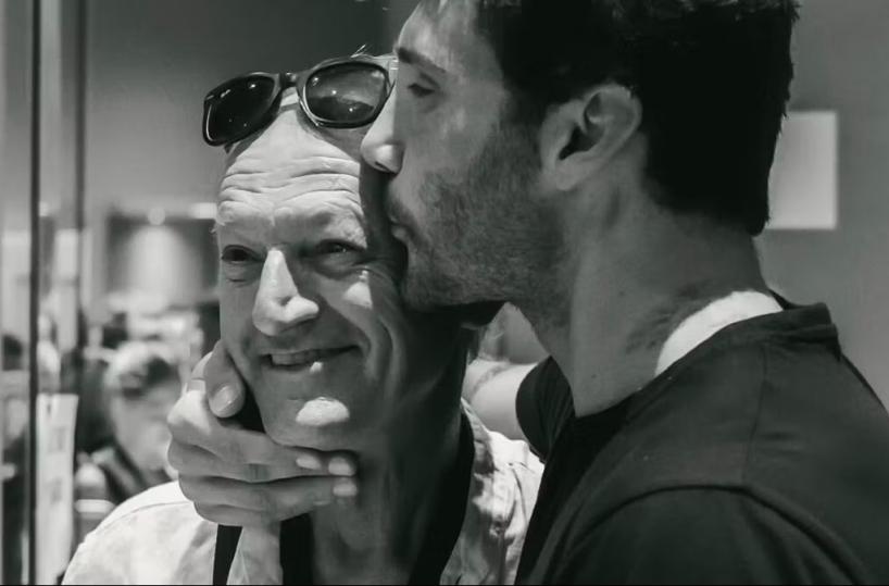 &Egrave; morto il padre di Stefano De Martino: lutto per il conduttore di Affari Tuoi