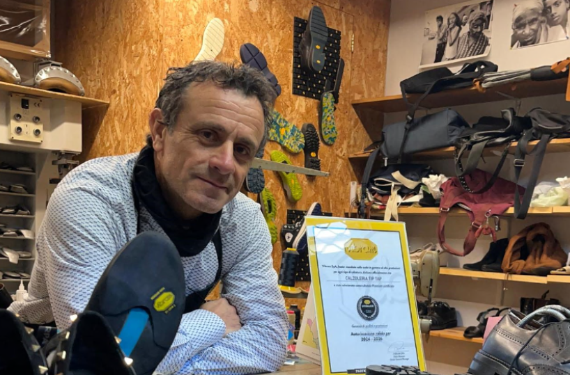 &laquo;Basta, mollo tutto e faccio il calzolaio&raquo;: Mimmo Intini, artigiano barese contro lo stress