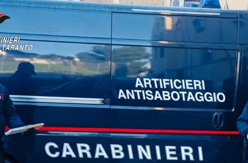 Ginosa, in casa ai domiciliari con cocaina ed esplosivi: arrestato 27enne