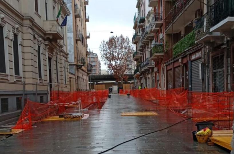 Bari, in via Manzoni partono i lavori nel quarto isolato: la strada come il logo Versace