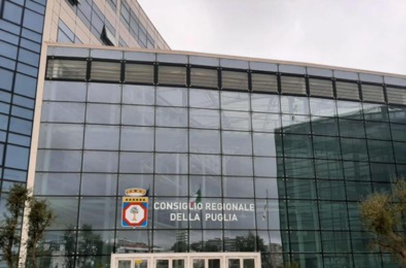 Regione, Decaro mette in riga anche i dirigenti: &laquo;Ai convegni devono andare gli assessori, voi lavorate in ufficio&raquo;