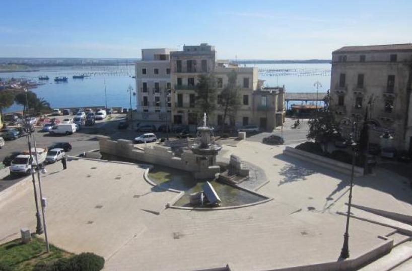 Taranto, cittadini e associazioni dicono no al restyling su piazza Fontana di Nicola Carrino