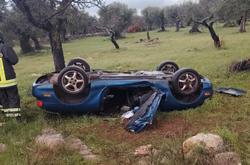 Maltempo nel Barese, due auto schiantate in poche ore: Vigili del Fuoco tagliano le lamiere per salvare due donne