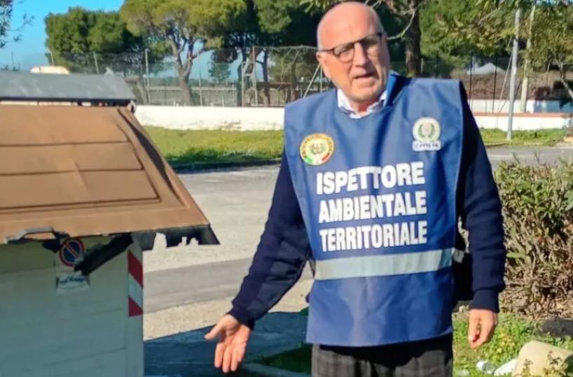 Manfredonia, quattro cuccioli di cane abbandonati in un cassonetto dei rifiuti