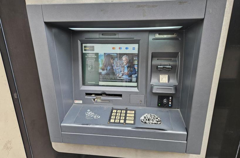 Cagnano Varano, tentano l'assalto al bancomat ma la &laquo;marmotta&raquo; non esplode: banda fugge a mani vuote