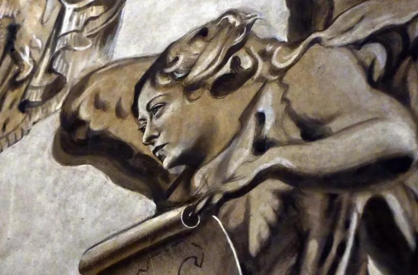 L&rsquo;angelo &laquo;somigliante&raquo; a Giorgia Meloni divide politica e opinione pubblica: e voi cosa ne pensate?