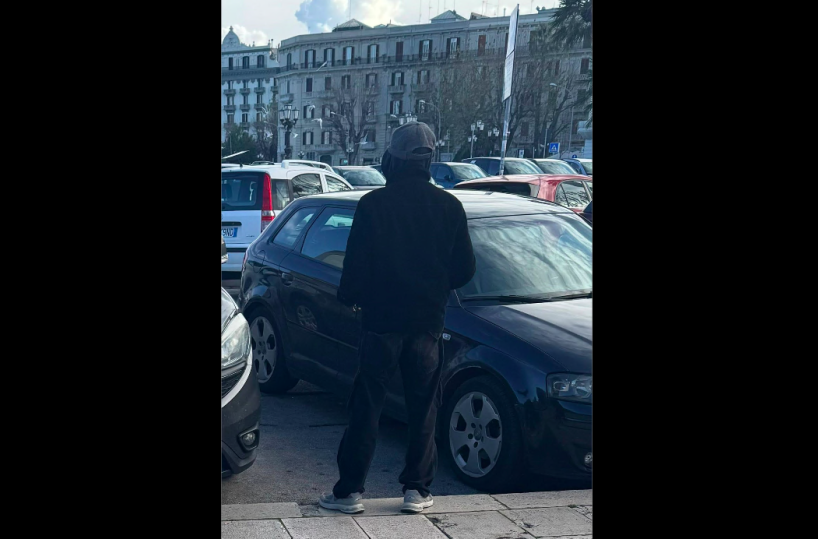 Bari e quei parcheggiatori abusivi con bottiglie di birra e spinelli: il molo San Nicola terra di nessuno