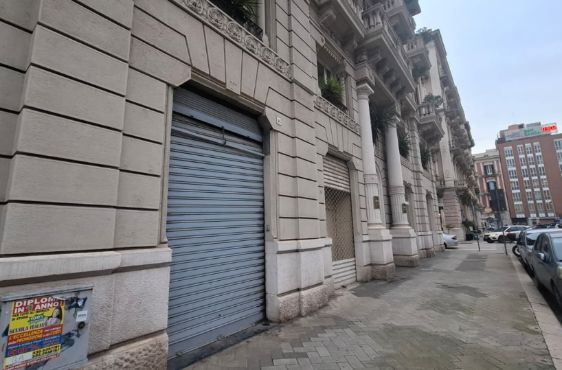 Bari, corso Cavour in crisi fra vuoti, chiusure e incuria 