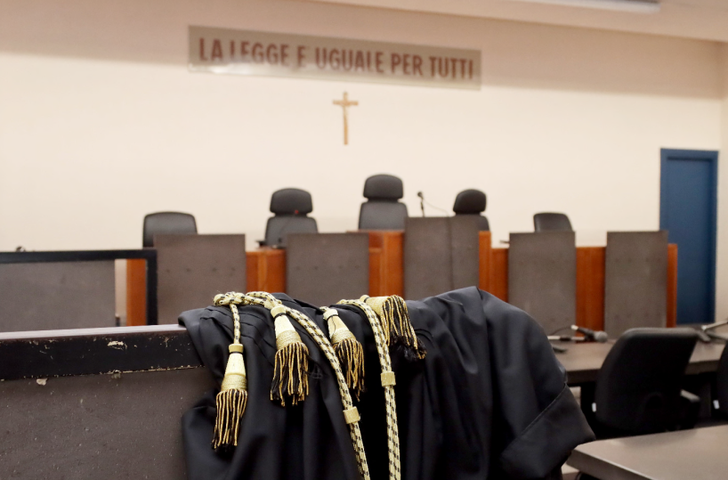 Taranto, segregata in un casolare perch&eacute; rifiutava di prostituirsi: 19enne gambiano a processo