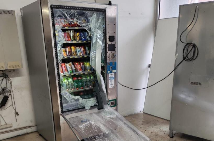 Lecce, vandali all'istituto Fermi:  aule, laboratori e vetri danneggiati. Sospese le lezioni