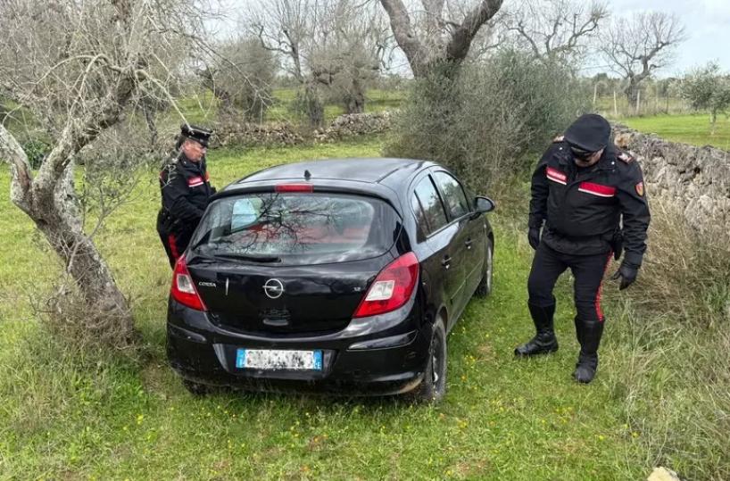 Squinzano, carabinieri trovano auto abbandonate nelle campagne: erano usate per assalti a bancomat