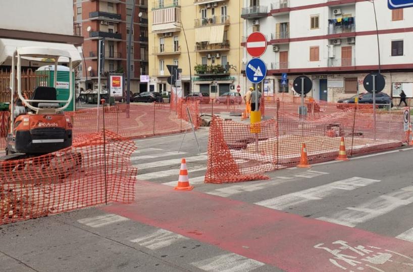 Taranto, citt&agrave; cantiere. Cercare parcheggio tra i cantieri &egrave; come inseguire il Sacro Graal
