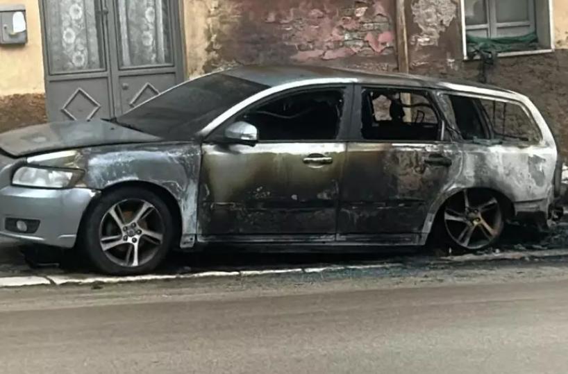  Torremaggiore, in fiamme l'auto del consigliere comunale Mele: &laquo;Un vile attentato&raquo;