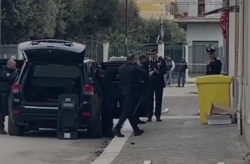 Cerignola, spara a un uomo e poi si barrica in casa: l'85enne &egrave; stato arrestato per tentato omicidio