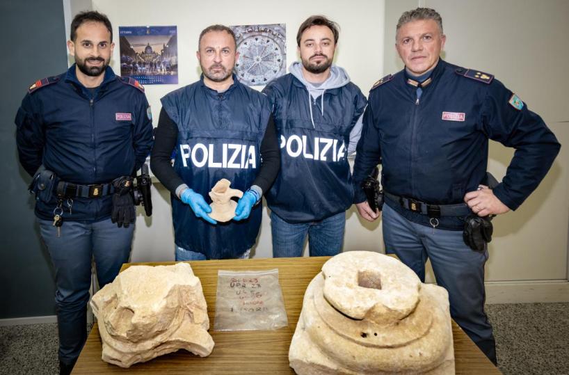 Matera, ruba la scultura di Andrea Roggi in Piazza Duomo: arrestato l'autore del furto