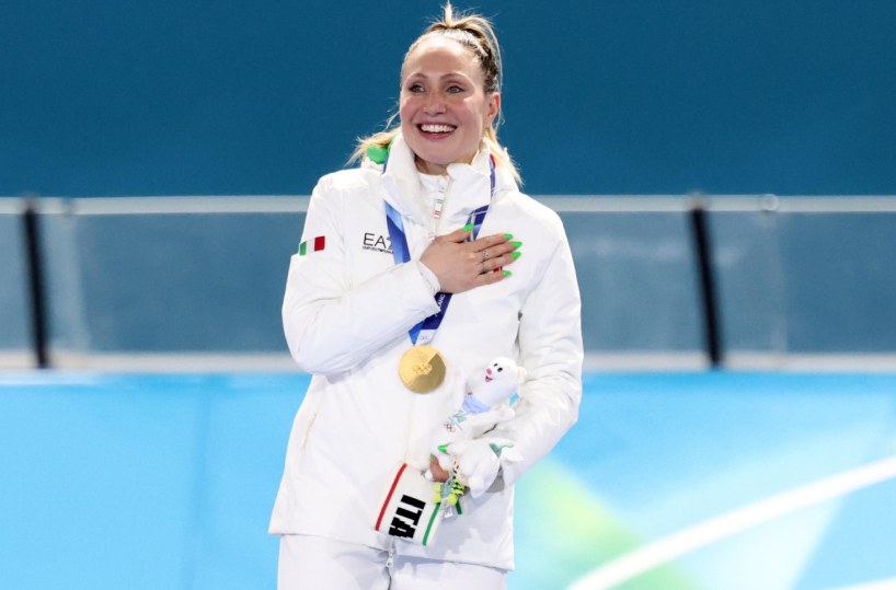 Lollobrigida immensa nel pattinaggio di velocit&agrave;: vince l'oro anche nei 5mila metri 