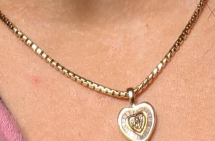 Bari, la denuncia social: &laquo;Io aggredita all'Umbertino, mi hanno strappato via la collana dei nonni&raquo;