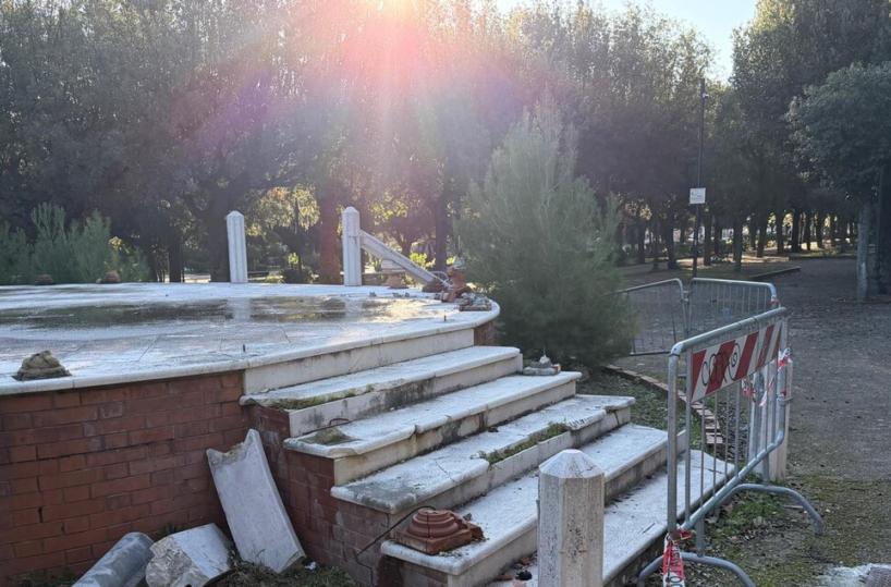 Lucera, 5 minorenni danneggiano il &laquo;concertino&raquo;, monumento storico al centro della villa comunale