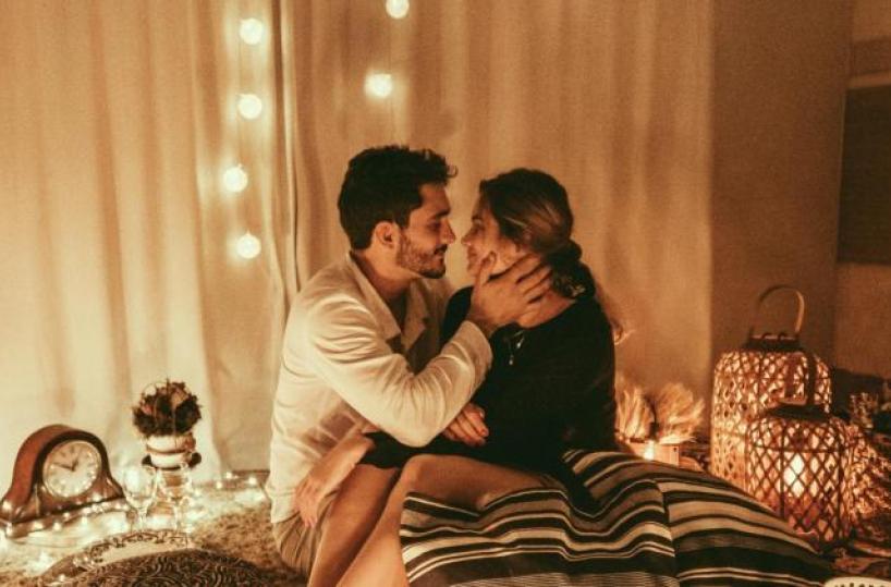 L'editoriale di Francesco Caroli: &laquo;L&rsquo;amore liquido 2.0: perch&eacute; l&rsquo;intimit&agrave; oggi fa un po&rsquo; paura&raquo;