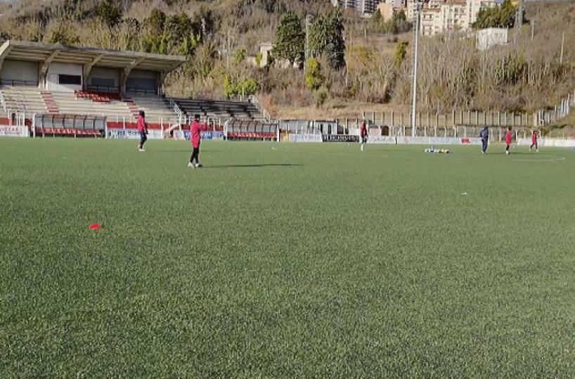 L&rsquo;erba sintetica dello stadio smantellata e regalata a 70 cittadini di Avigliano: l'idea per risparmiare