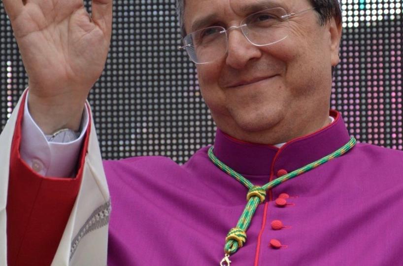 Il vescovo pugliese all'assemblea dei magistrati di sinistra: &laquo;Parler&ograve; di Costituzione, non mi schiero per il referendum&raquo;