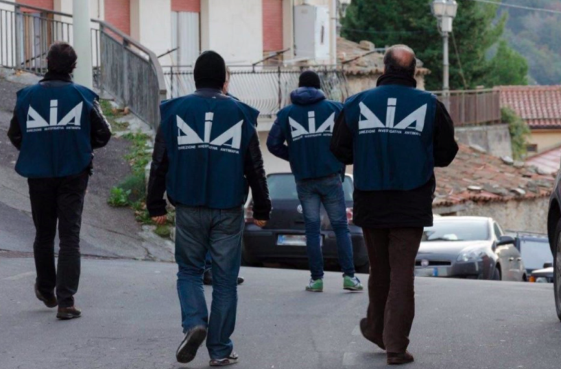 &laquo;Gli affari dei Parisi con la mafia albanese&raquo;, a Bari chiesto il processo per 26 persone