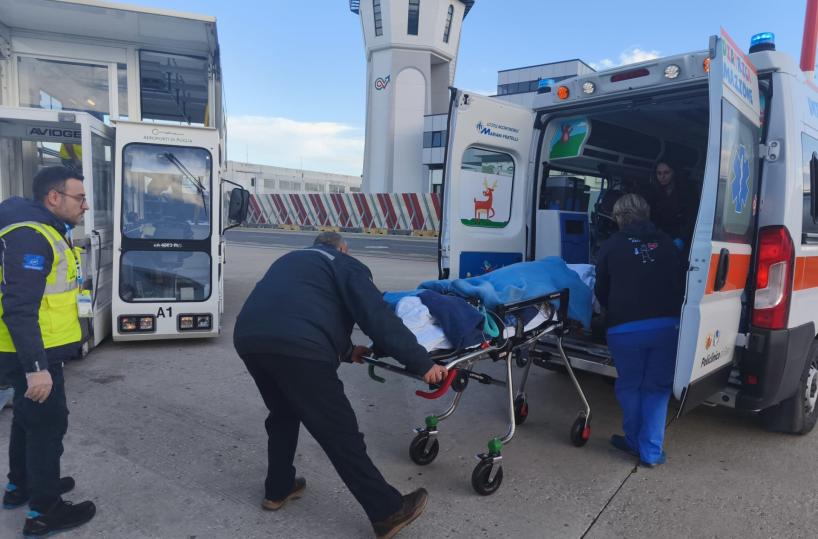 Da Genova a Bari: il viaggio di speranza di un bimbo di 8 anni per le cure palliative: in volo con l'Aeronautica 