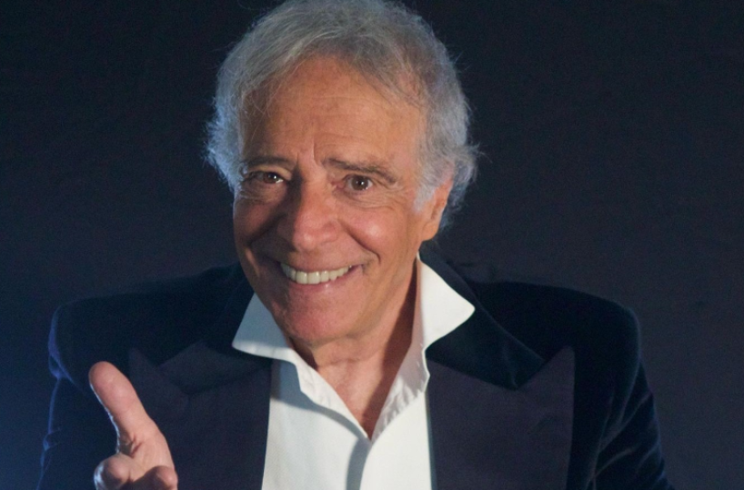 &laquo;Ottanta voglia di stare con voi&raquo;: compleanno speciale per Enrico Montesano sui palchi di Puglia