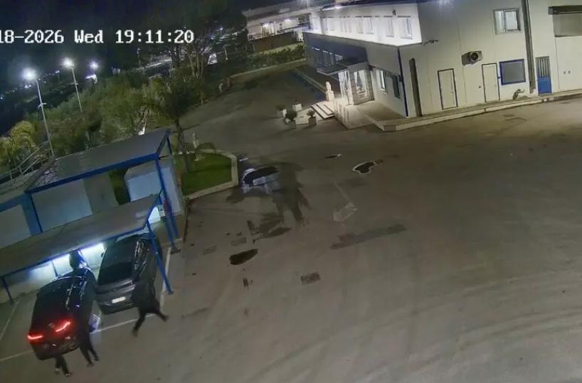 &laquo;Ti uccido, fai attenzione ai figli&raquo;: a Palo del Colle imprenditore picchiato e rapinato nel parcheggio della sua azienda