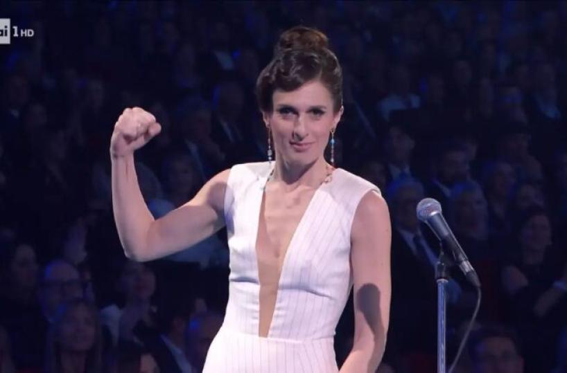 &laquo;Maestra, non maestro&raquo;: a Sanremo la salentina Carolina Bubbico corregge Laura Pausini