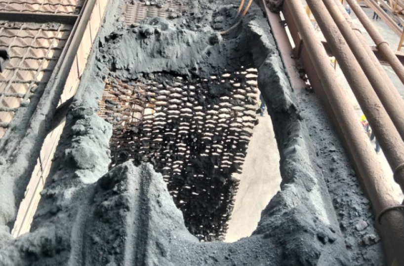 &laquo;Ecco la griglia che ha ucciso Loris, logora e vetusta&raquo;: in uno scatto il luogo della tragedia all'ex Ilva