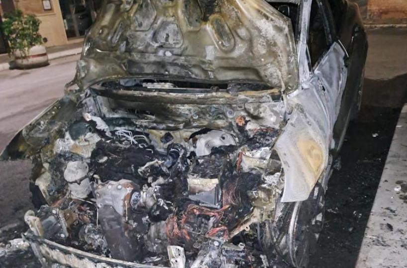 Lucera, in fiamme l'auto del comandante della polizia locale: &laquo;Non dobbiamo avere paura&raquo;