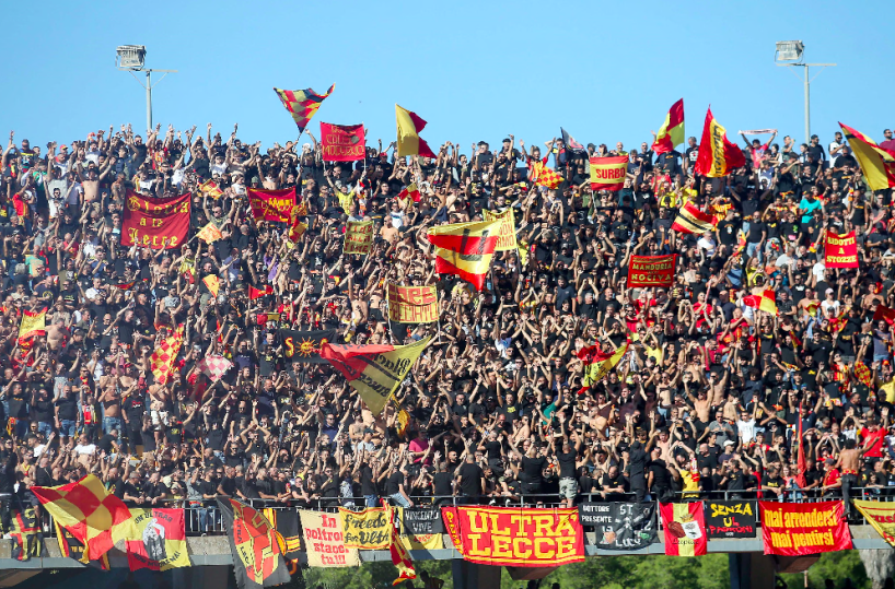 Lecce -Cremonese finisce 2 a 1: allo Stadio del Mare il boato dei tifosi per una partita al fulmicotone