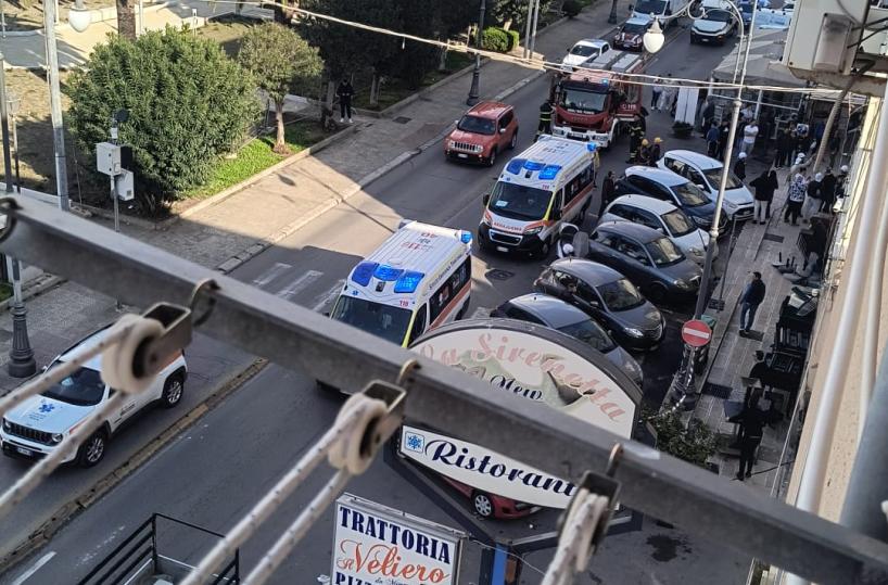 Precipita gi&ugrave; da impalcatura: operaio ferito a Barletta