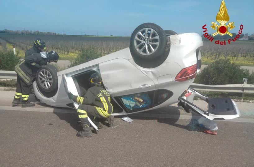 Incidente nel Brindisino sulla Ss 613 dir. Nord, altezza bosco del Compare: due auto coinvolte FOTO