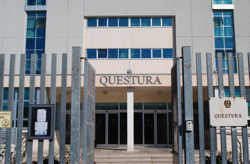 Taranto, 41enne condannato a 10 anni per traffico di esseri umani: espulso cittadino straniero