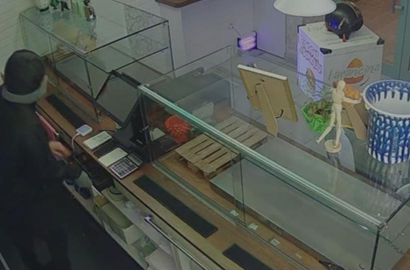 Martina, due ristoranti nel mirino del ladro: un colpo &egrave; fallito perch&eacute; la cassa era automatica