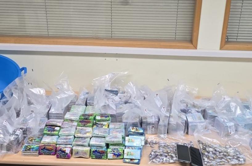 Bari, al Libert&agrave; con 60 chili di hashish nella bacinella (anche ghiacciato): arrestati una 57enne e un 35enne