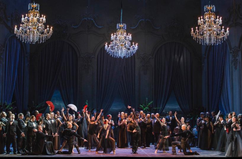 La Traviata conquista gli studenti: il Petruzzelli di Bari apre due recite alle scuole