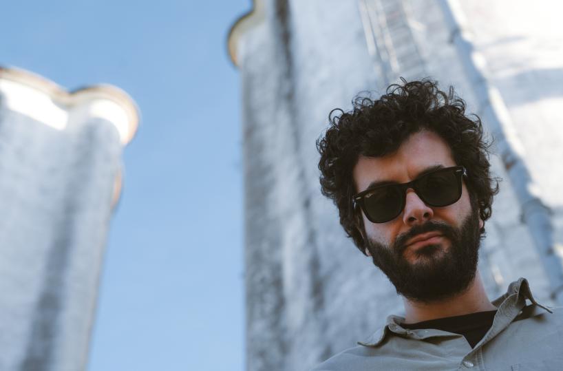 Il salentino Blumosso torna con &laquo;Chi siamo davvero&raquo;,&nbsp;viaggio poetico tra memoria, identit&agrave; e natura