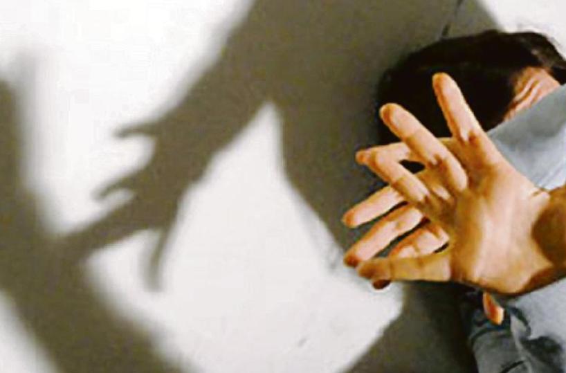 Minaccia e aggredisce la compagna davanti ai figli: 24enne condannato a 4 anni nel Brindisino