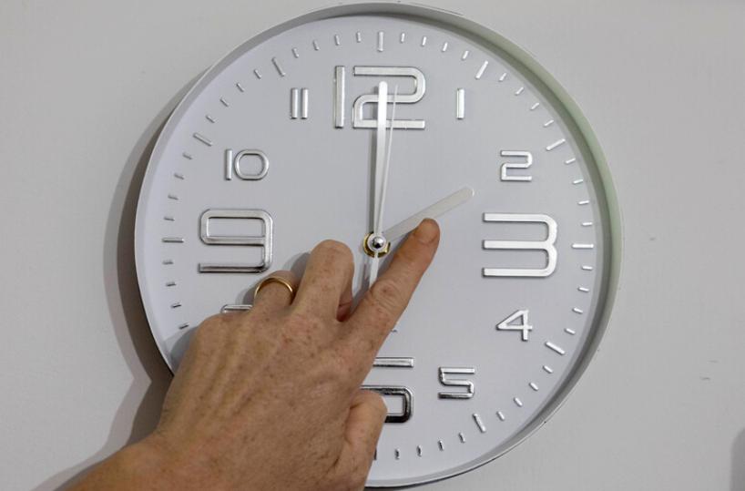 Stanotte scatta l'ora legale (e si dorme meno). In Parlamento via all'iter per l'abolizione del cambio dell'ora