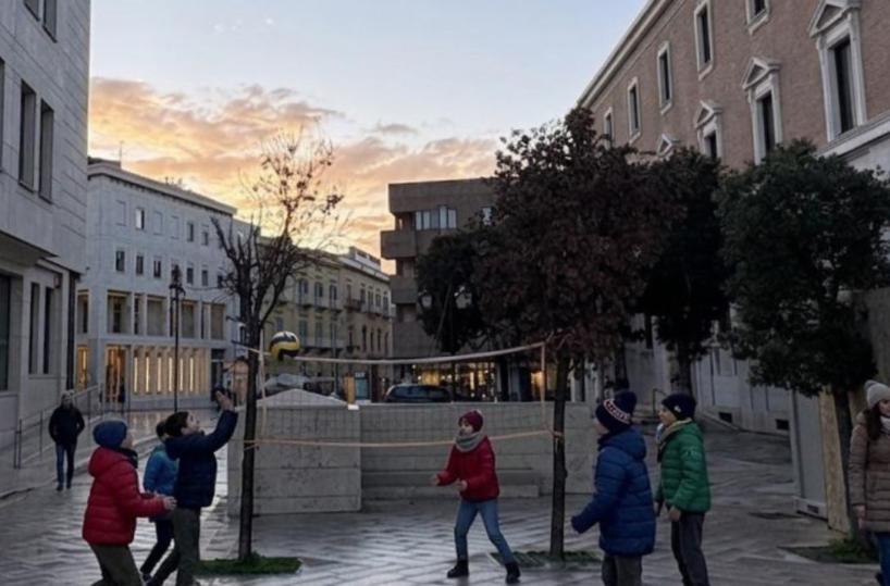 Quando i bambini si riprendono gli spazi urbani per giocare