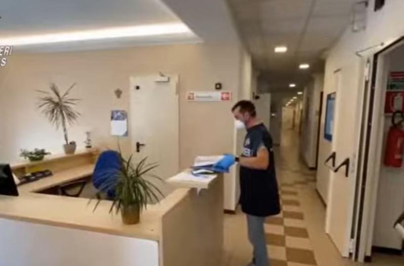 Facevano visite private in un ospedale del Leccese, arrestati  un dirigente medico e un'infermiera VIDEO