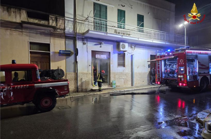 Ruvo di Puglia, scoppia l'incendio in un panificio: in fiamme l'olio della friggitrice per panzerotti