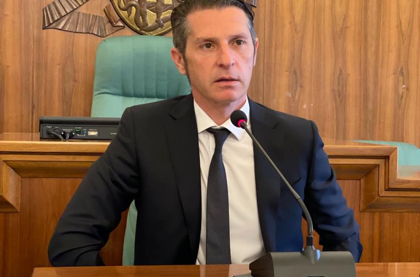 La denuncia del sindaco di Vieste: &laquo;Ennesima aggressione a mio padre 80enne: l'obiettivo &egrave; colpire me&raquo;